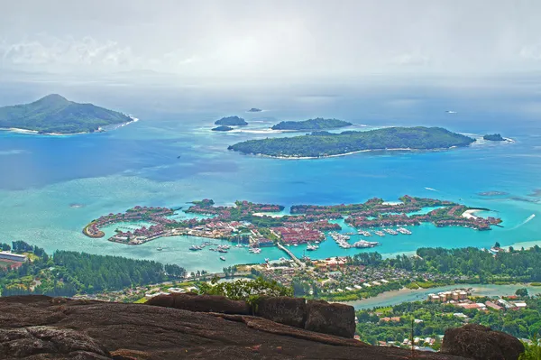 1713386720422_seychelles-1416944_1920