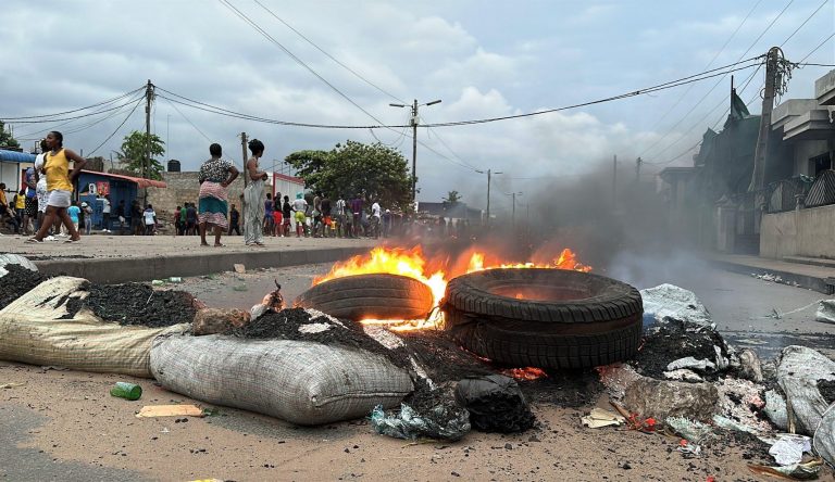 Maputo, Mozambique. 28th Dec, 2024. Undated - Barricades burn on the streets after the elections in Mozambique